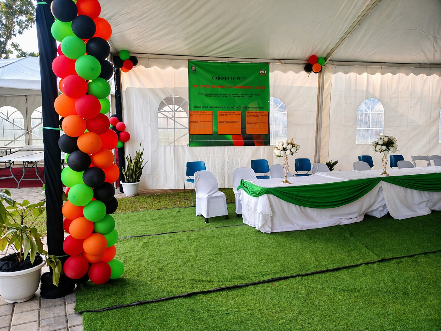 Cabinet Office Stand Detail